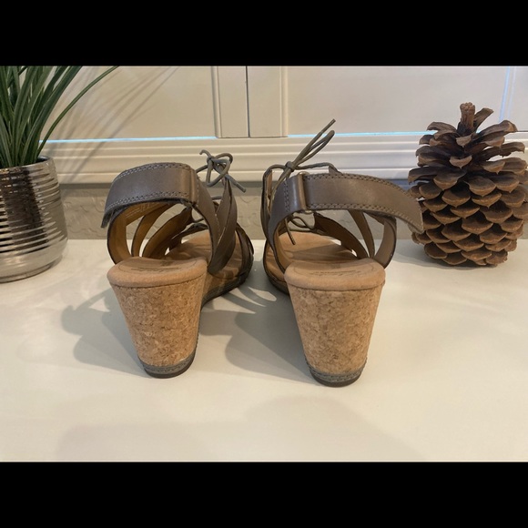 CLARKS Comfort Sandals. Size 12. Taupe; Velcro closure on back; worn once. 🌸 - Picture 6 of 6